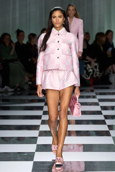Look 27